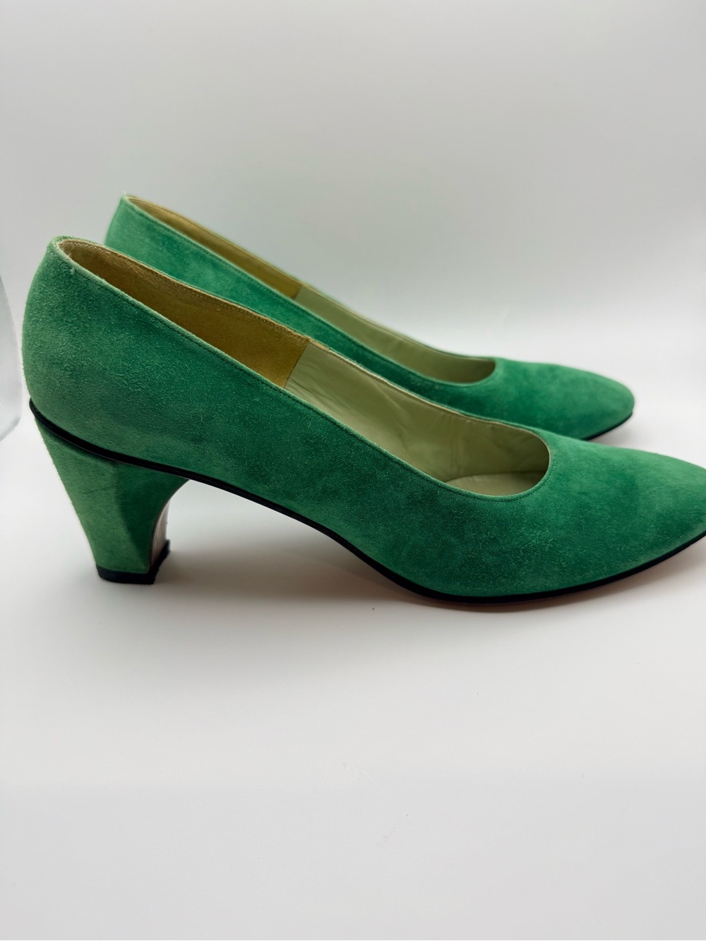 1950 to 1960s Original Herbert Levine Green Suede Pumps Size 7.5